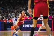 KOK体育登录入口-输15分！女篮功勋0分5失误却被原谅，球迷：这队友欧文来了都没用